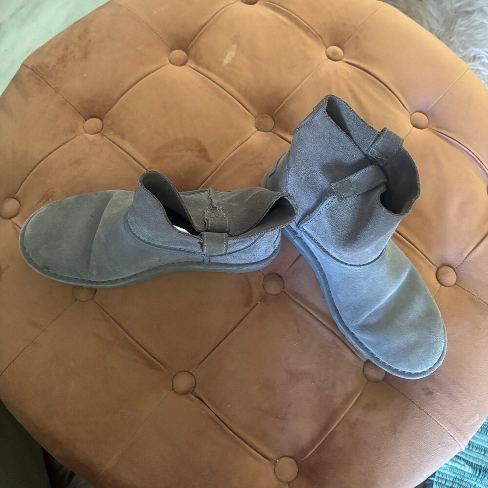 UGGS Unlined suede gray bootie, size 8
